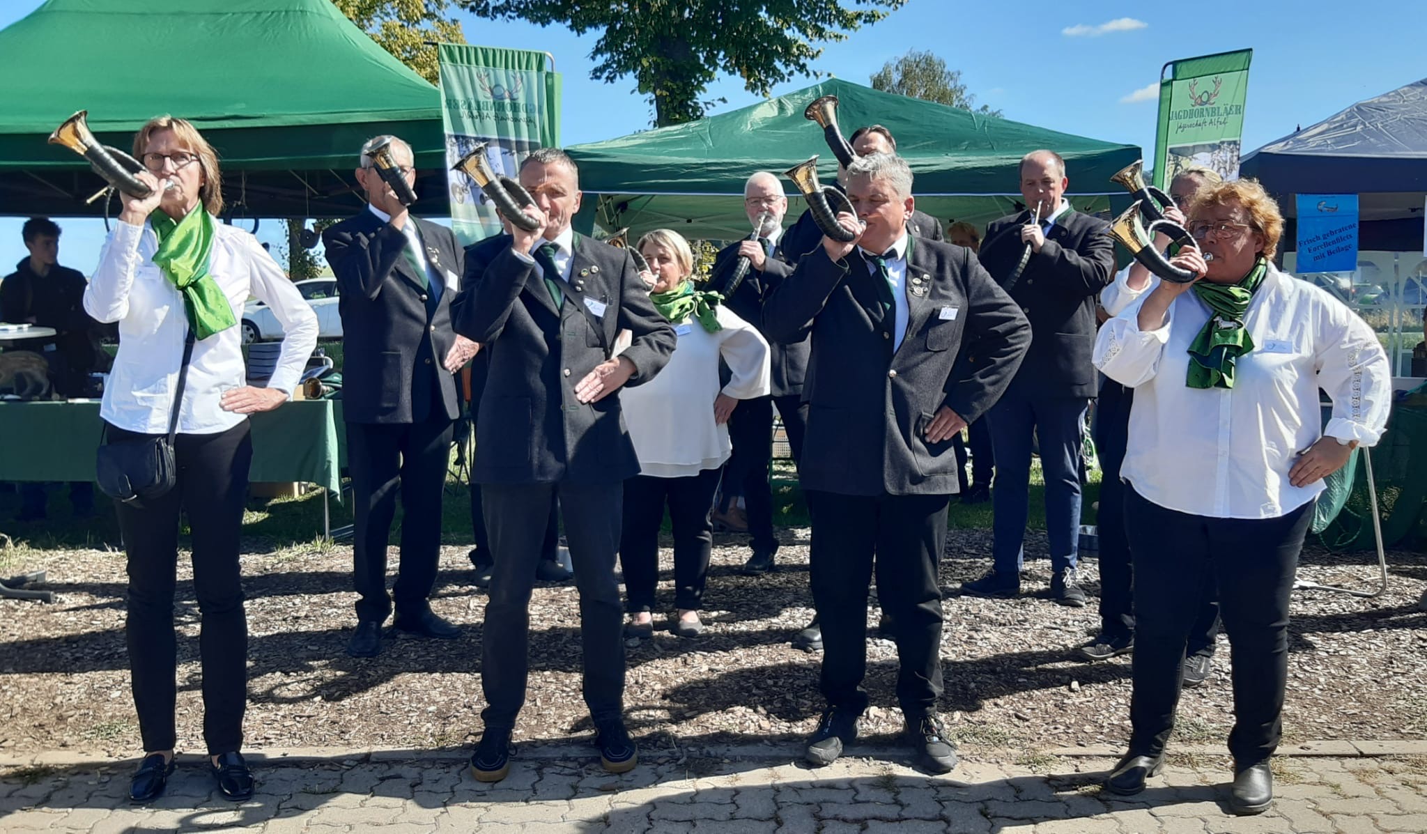 Das Bläsercorps der Jägerschaft Alfeld beim Vortrag